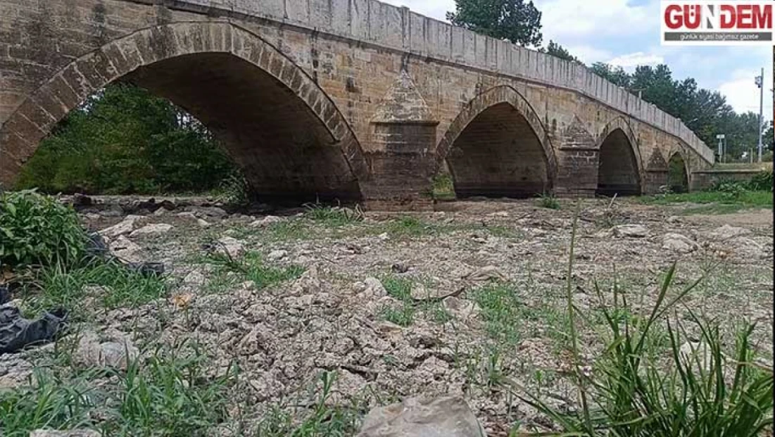 “Eskiden yüzüyorduk, şimdi yürüyerek geçersin”
