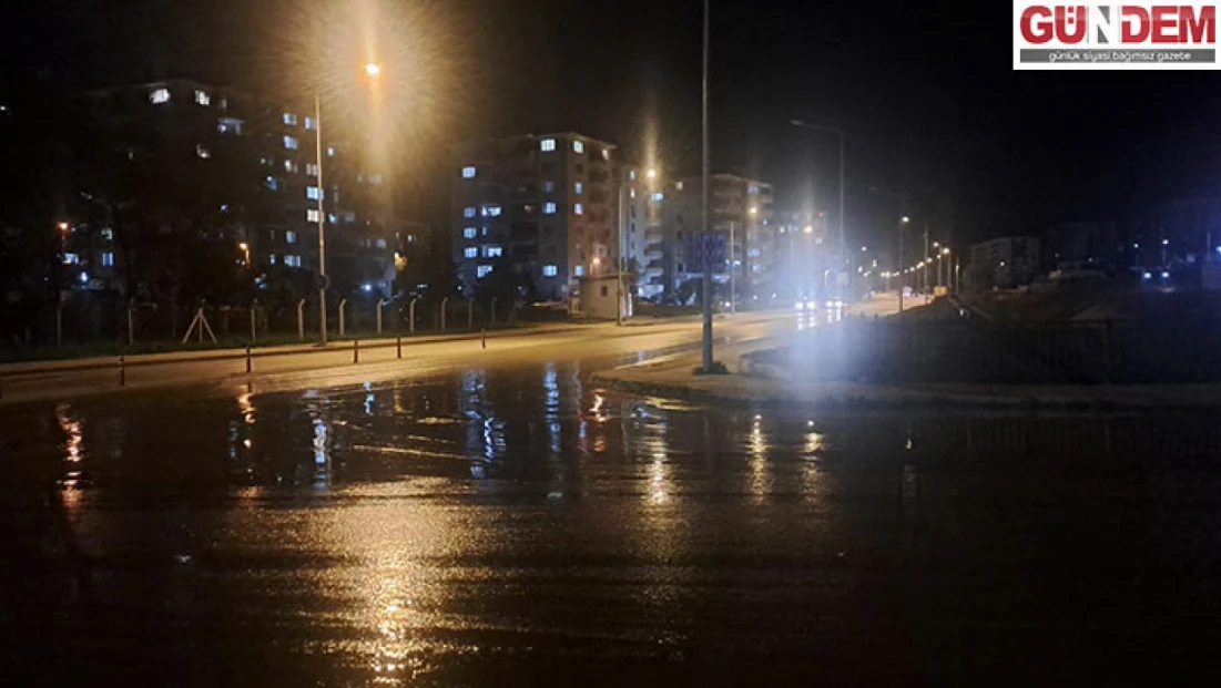 Fatih Mahallesi’nde altyapı arızası: Yollar suyla kaplandı