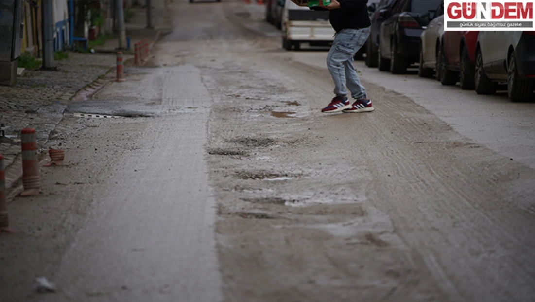 Maarif Caddesi’nde Çalışma Sonrası Yol Çöktü: İki Haftadır Müdahale Yok