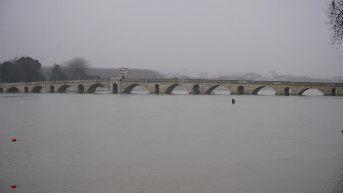 Nehirlerin debisi arttı, Edirnelilerin yüzü güldü