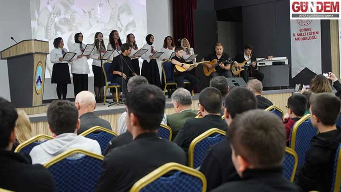 Öğrenci ve öğretmenlerden oluşan koro konser verdi