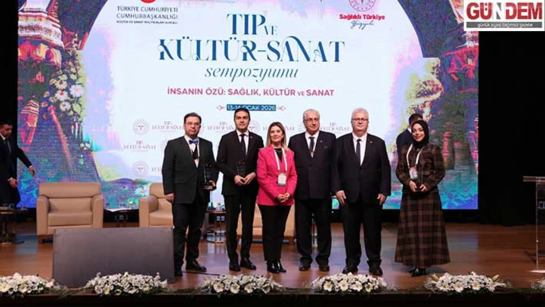 Prof. Dr. Öztürk’e Cumhurbaşkanlığı Külliyesi’nde plaket takdim edildi