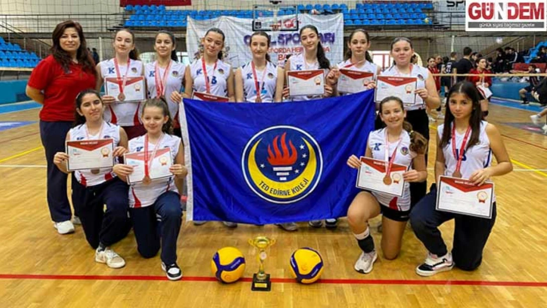 TED’li yıldız kızlar il üçüncüsü oldu