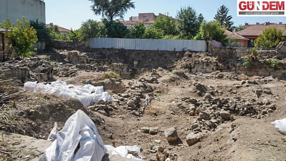 2 Bin Yıllık Surlarda Gerçekleşen Temizlik Çalışması Tarihi Yapıyı Ortaya Çıkardı