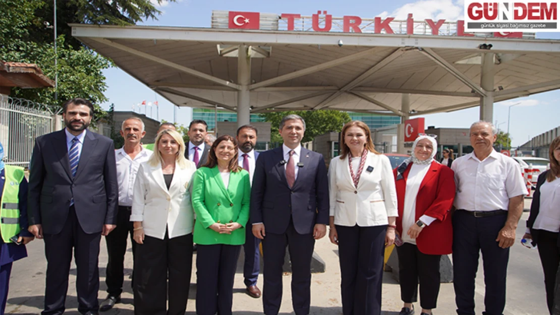 471 bin araç ve 1 milyon 860 bin vatandaş Türkiye'ye giriş yaptı