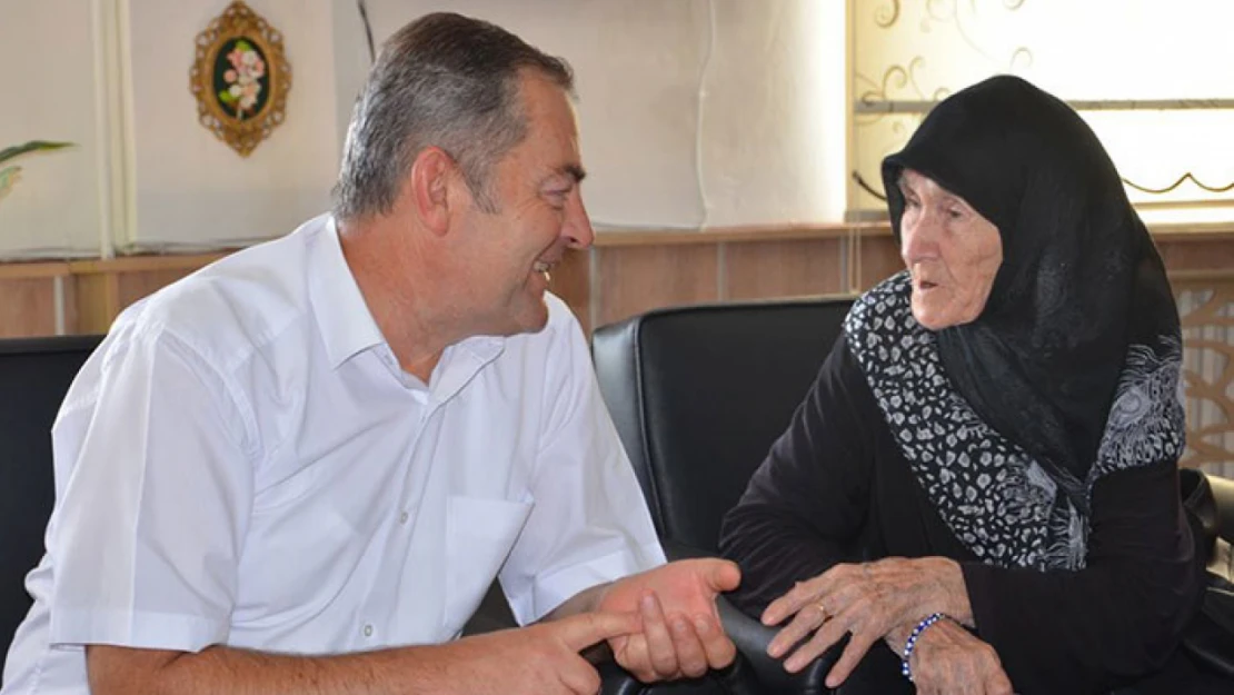 91 yaşındaki Yalçınkaya, Özbaş'tan hizmet modelleri hakkında bilgi aldı 