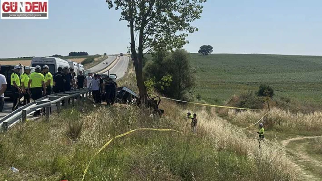 Ağaca çarpan otomobildeki 5 kişi öldü, 1 kişi yaralandı