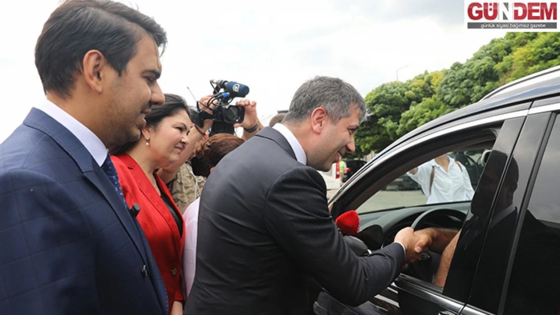 AK Parti Genel Başkan Yardımcısı Sırakaya, Kapıkule'de gurbetçilerle bir araya geldi