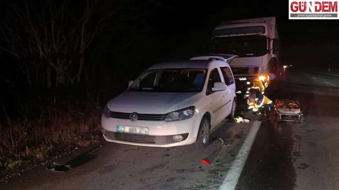 Arızalanan tırından inen sürücü, başka bir tırın çarpması sonucu öldü