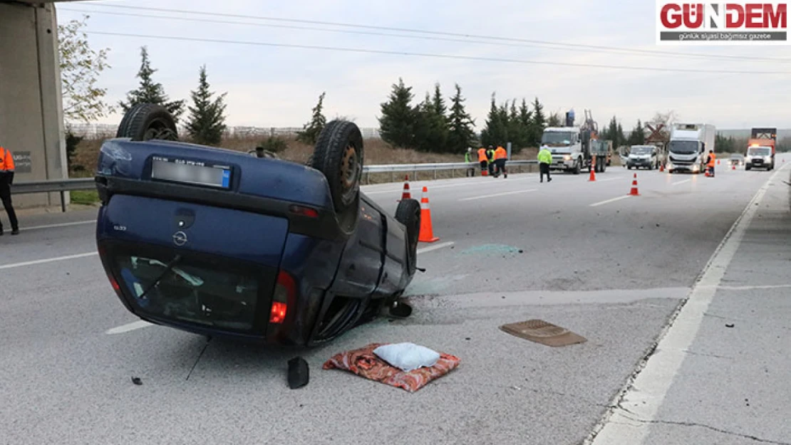 Bariyere vurup devrildi aynı aileden 3 kişi yaralandı