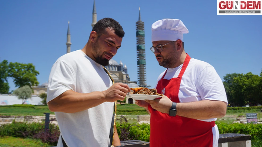 Başpehlivana tava ciğeri ikramı