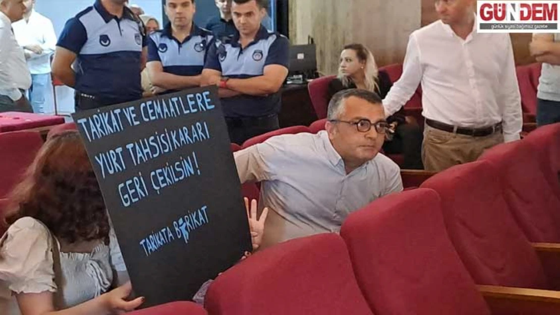 Belediyenin Derneğe Tahsis Ettiği Yurt Arazisi Protesto Edildi