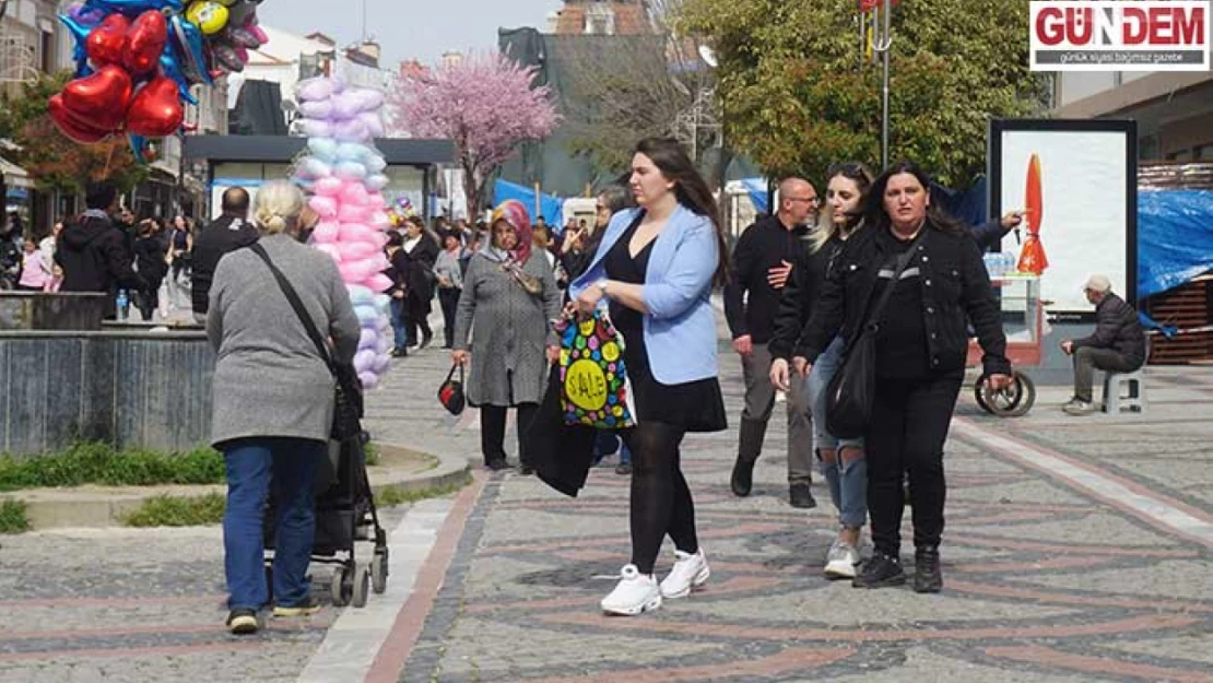 Cadde ve sokaklar doldu taştı