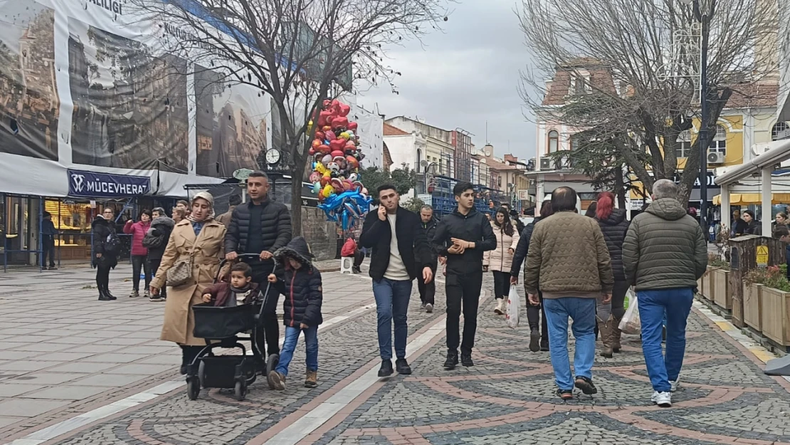 Cadde ve sokaklarda yoğunluk yaşandı