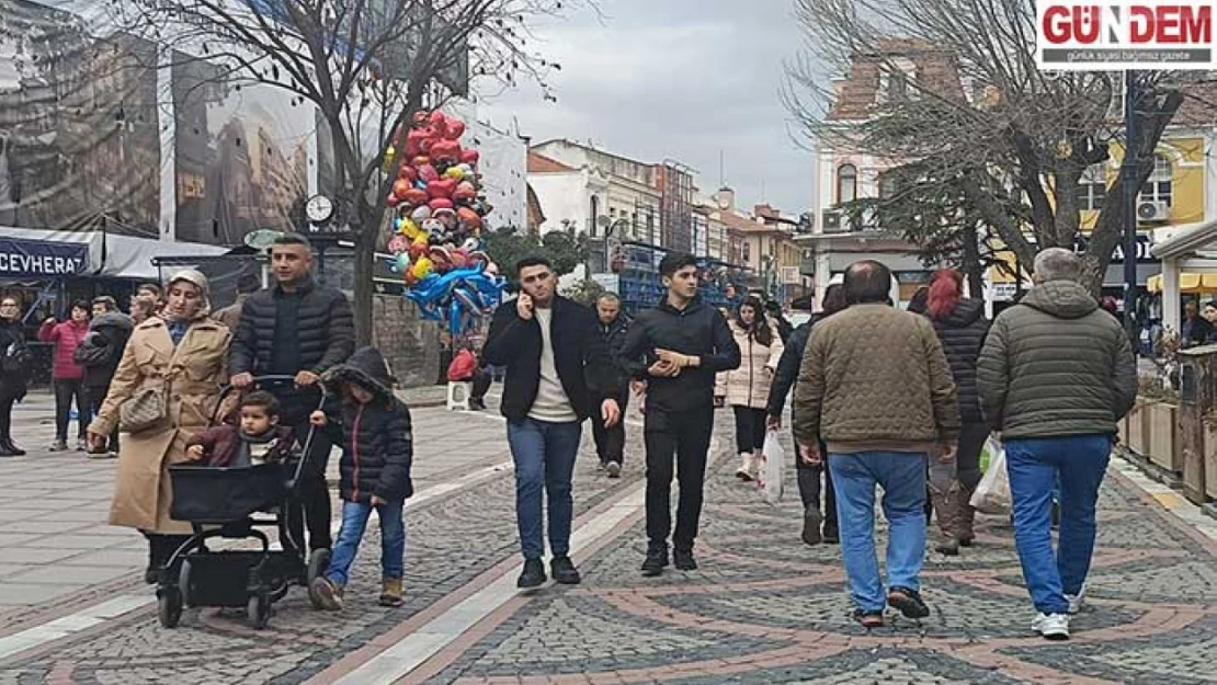 Cadde ve sokaklarda yoğunluk yaşandı