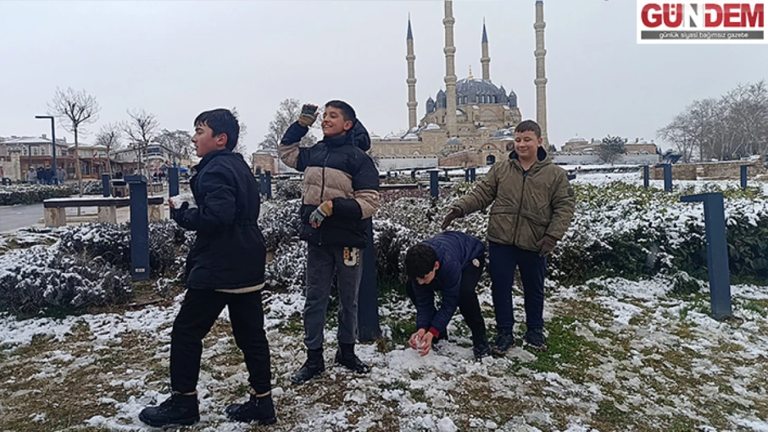 Çocuklar Karın Tadını Çıkardı