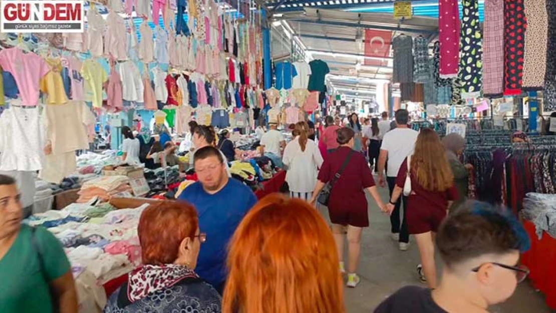 Cuma Pazarı'nda Yaz Ortası Canlılığı