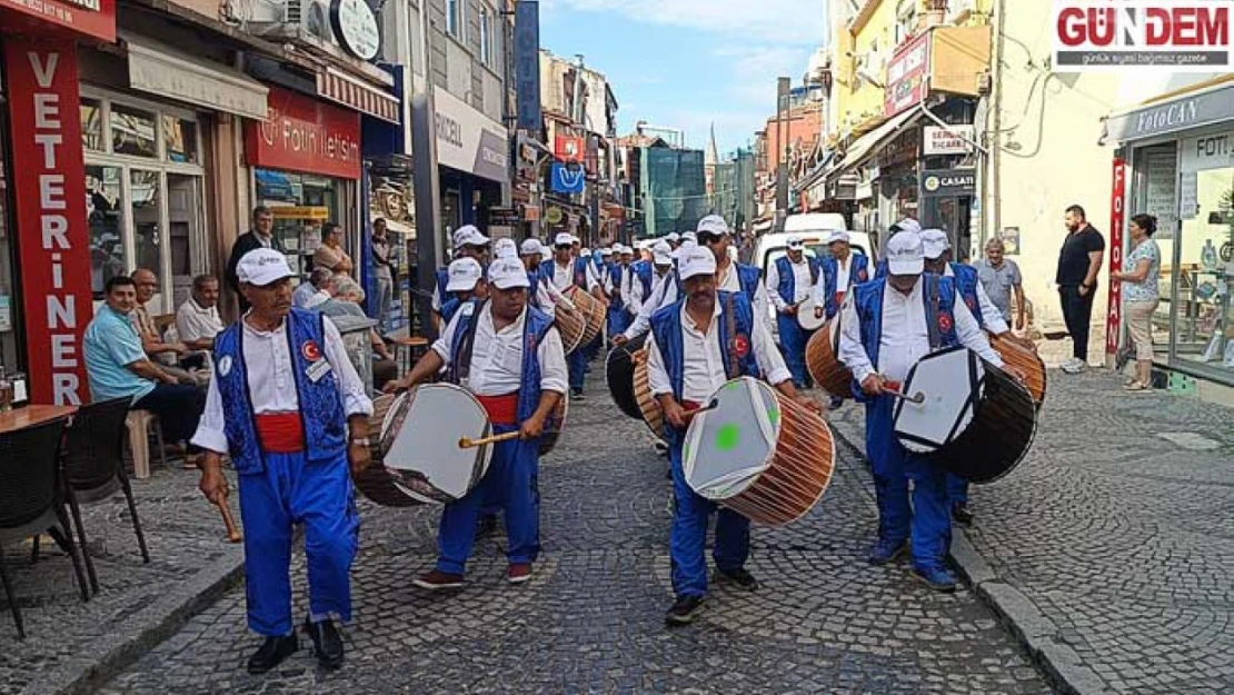 Davul-Zurna ekibinden davet yürüyüşü
