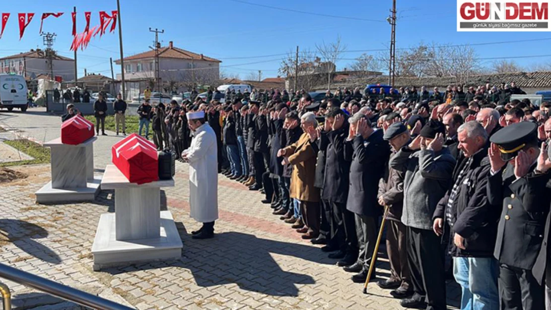 Depremde hayatını kaybeden polis memuru ile kızı için memleketleri Edirne'de cenaze töreni düzenlendi.