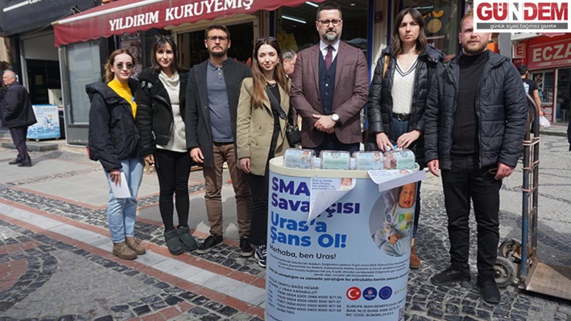 Depremzede Uras bebek için yardım standı kuruldu