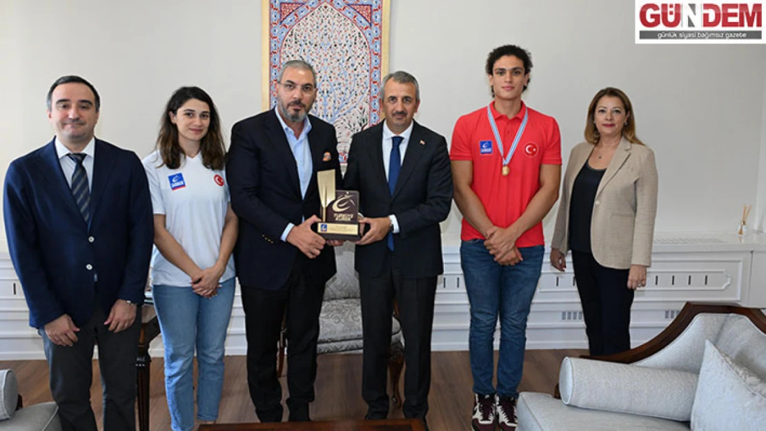 Dünya Şampiyonu Kürekçi, Edirne Valisi Sezer'i ziyaret etti