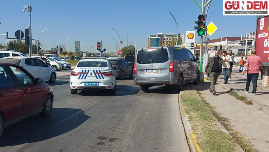 Dur ihtarına uymayan araç kaza yaparak durabildi