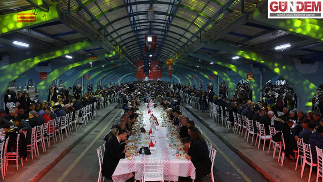 Edirne Belediyesinin düzenlediği 'Edirne Sofrası' iftar programında 10 bin kişi katıldı