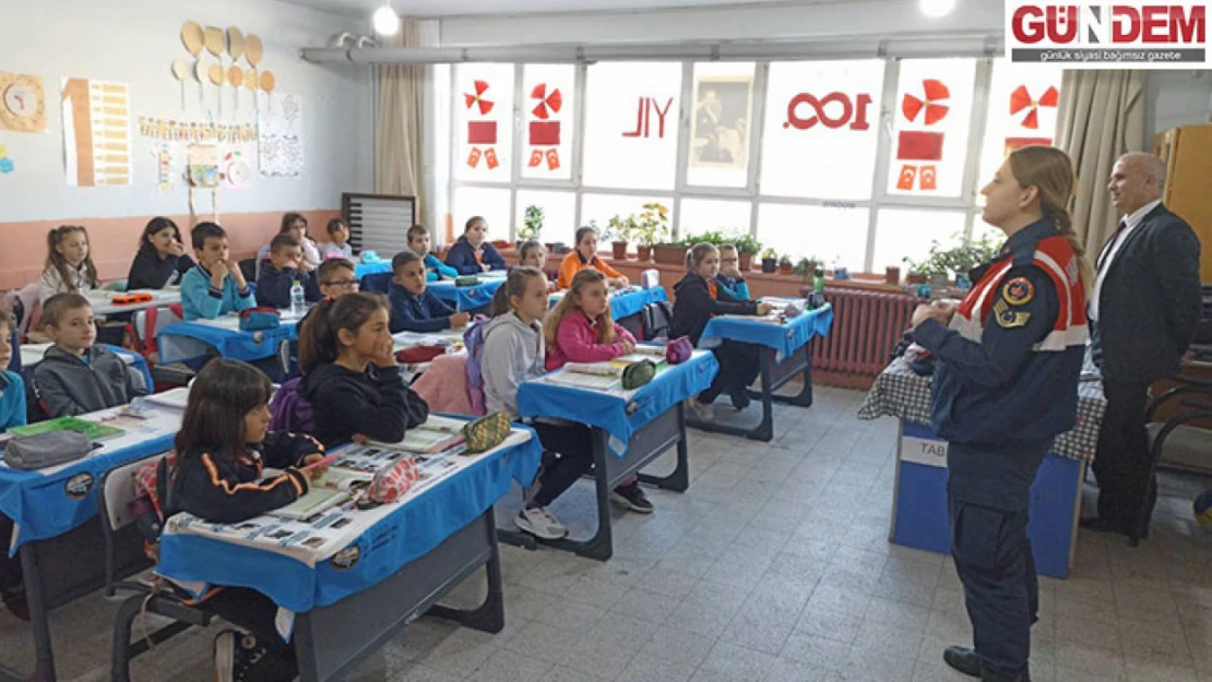 Edirne'de jandarma ekipleri öğrencilere eğitim verdi