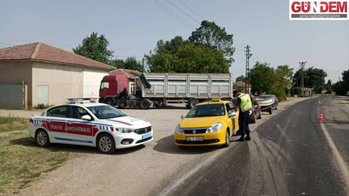 Edirne'de jandarmanın denetim ve bilgilendirme faaliyetleri sürüyor