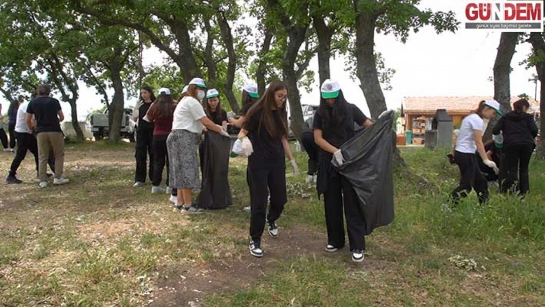 Edirne'de 'Orman Benim' etkinliği kapsamında çöpler toplandı