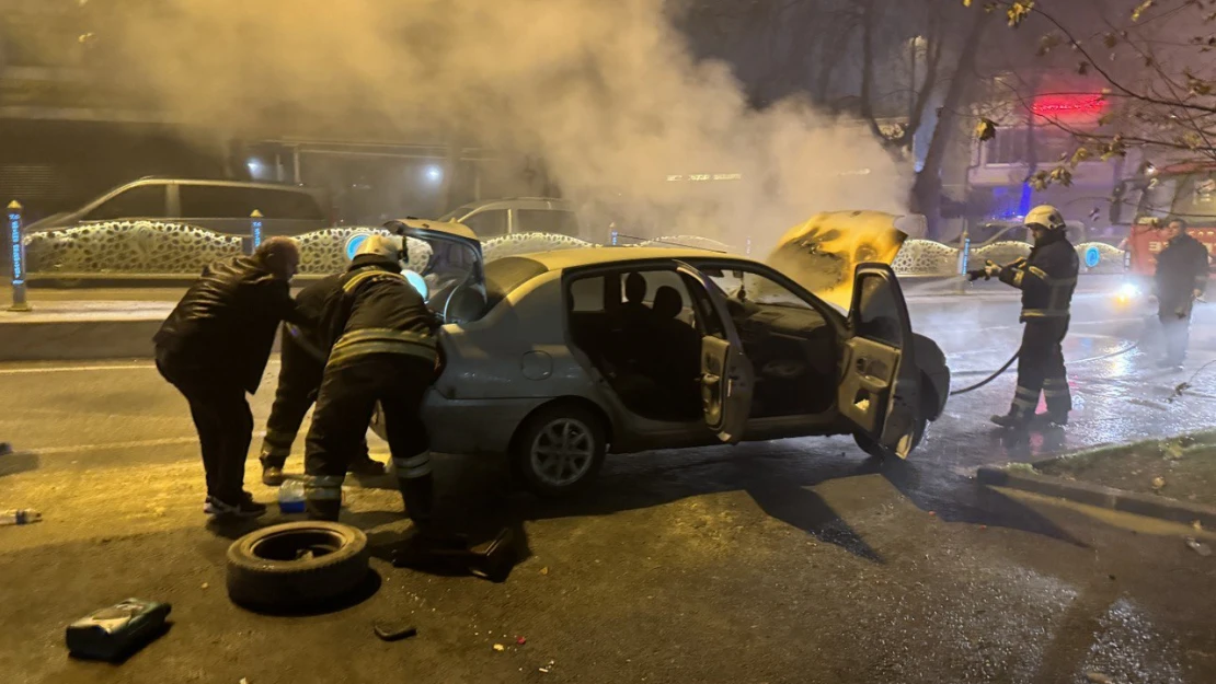 Edirne'de otomobilde çıkan yangın söndürüldü