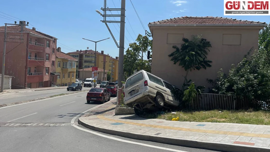 Edirne'de panelvan ve otomobilin çarpıştığı kazada bir kişi yaralandı