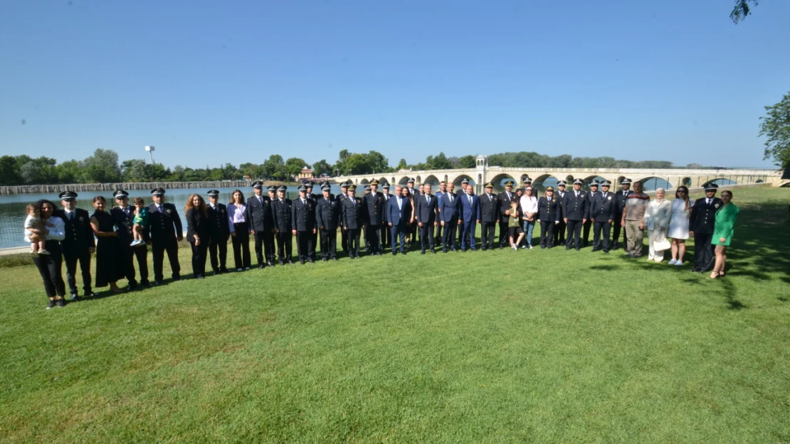 Edirne'de terfi eden emniyet mensuplarının rütbeleri törenle takıldı