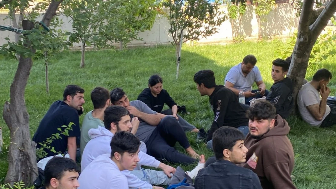 Edirne'de tırda 18 düzensiz göçmen yakalandı