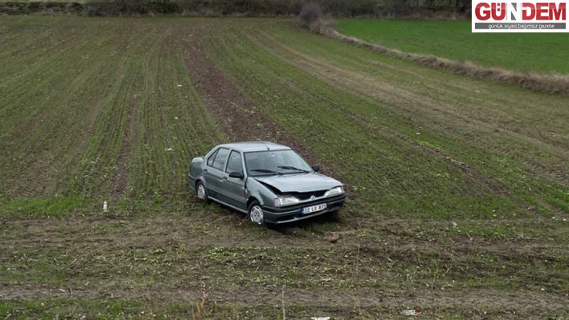 Edirne'de Yoldan Çıkarak Tarlaya Giren Otomobildeki 3 Kişi Yaralandı