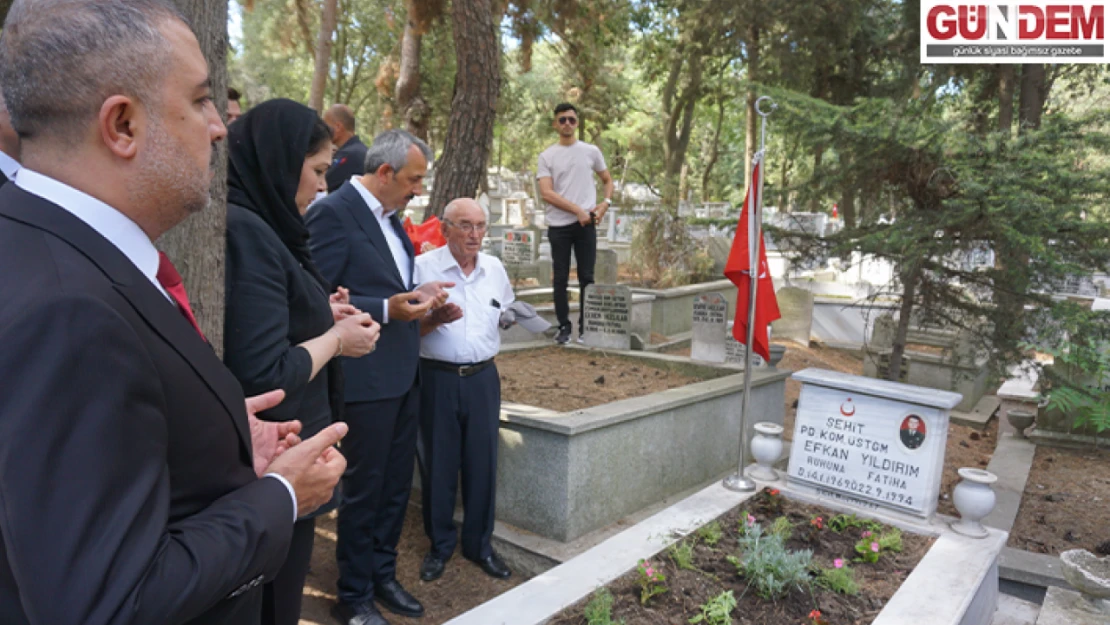 Edirne'deki şehitler kabirleri başında dualarla anıldı