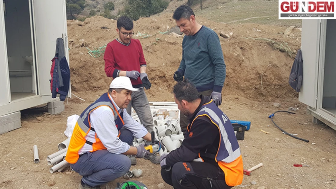 Edirne'den Kahramanmaraş'a giden gönüllü öğretmenler depremzedelerin yaralarının sarılmasına yardımcı oluyor