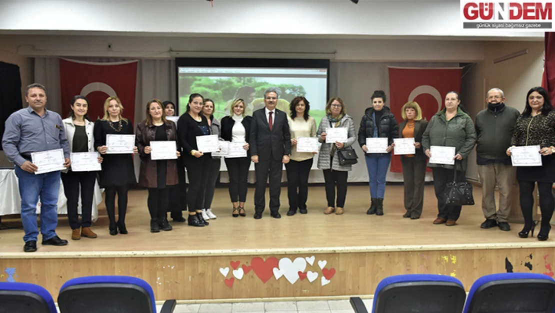 Eğitimlerini tamamlayan velilere belgeleri düzenlenen törenle verildi