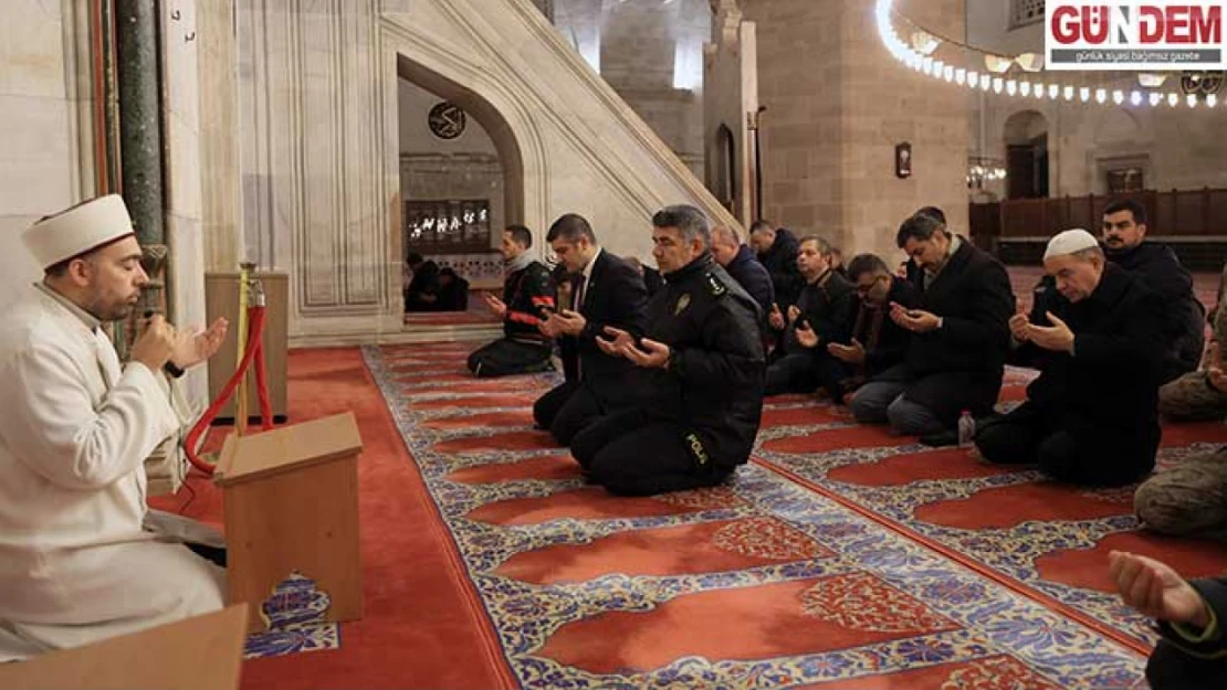 Emniyet 6 Şubat depremlerinde hayatını kaybedenler için mevlit okuttu