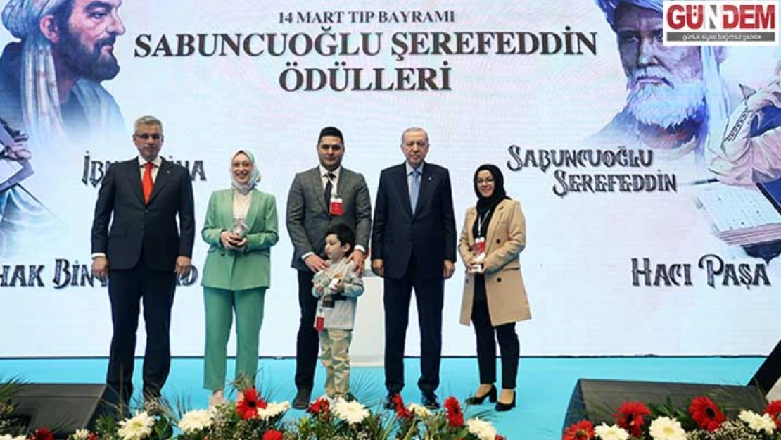 Erdoğan: 2025'te sağlık teşkilatımızı 37 bin yeni personel ile daha da güçlendireceğiz