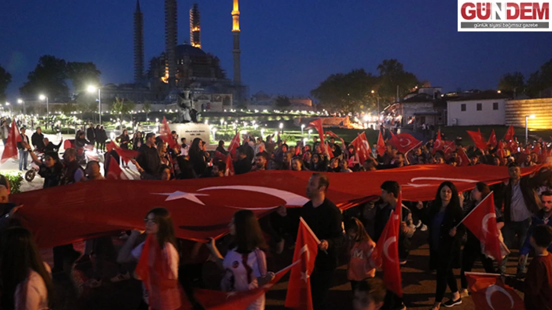 Fener alayı ve gençlik yürüyüşü yoğun katılımla gerçekleştirildi