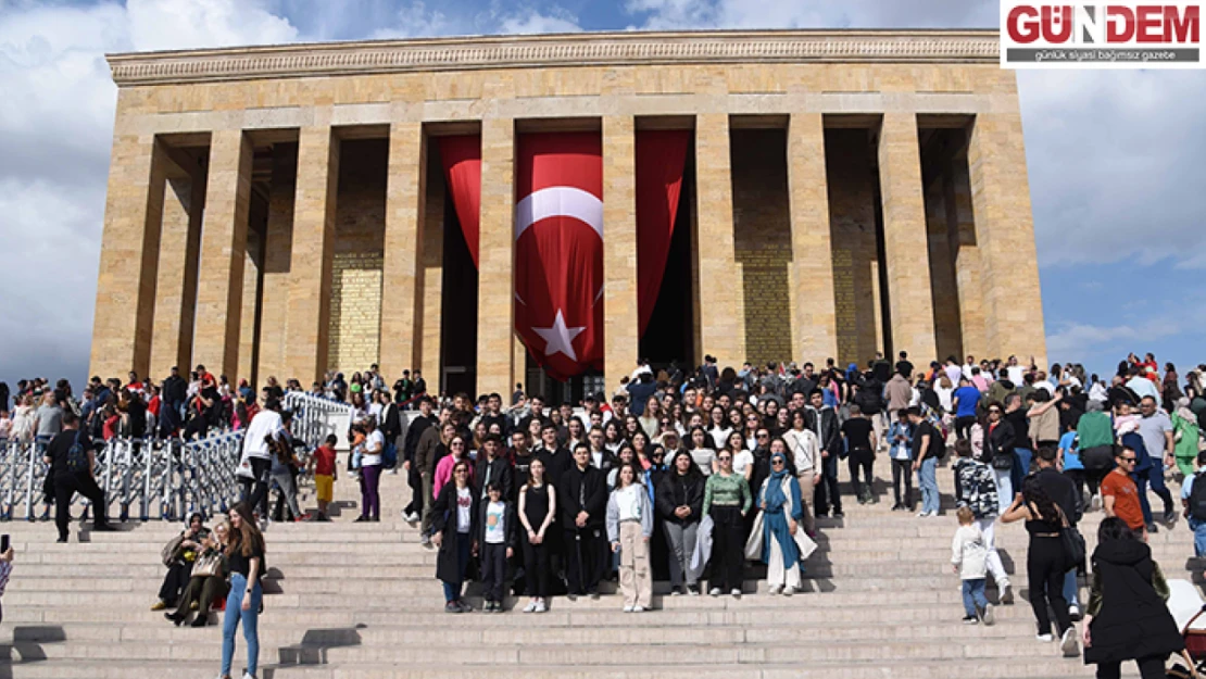 Gençlerden Anıtkabir ziyareti