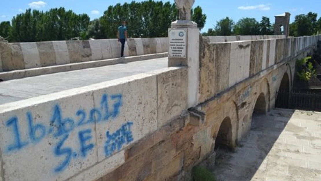 Tarihe BÜYÜK AYIP!