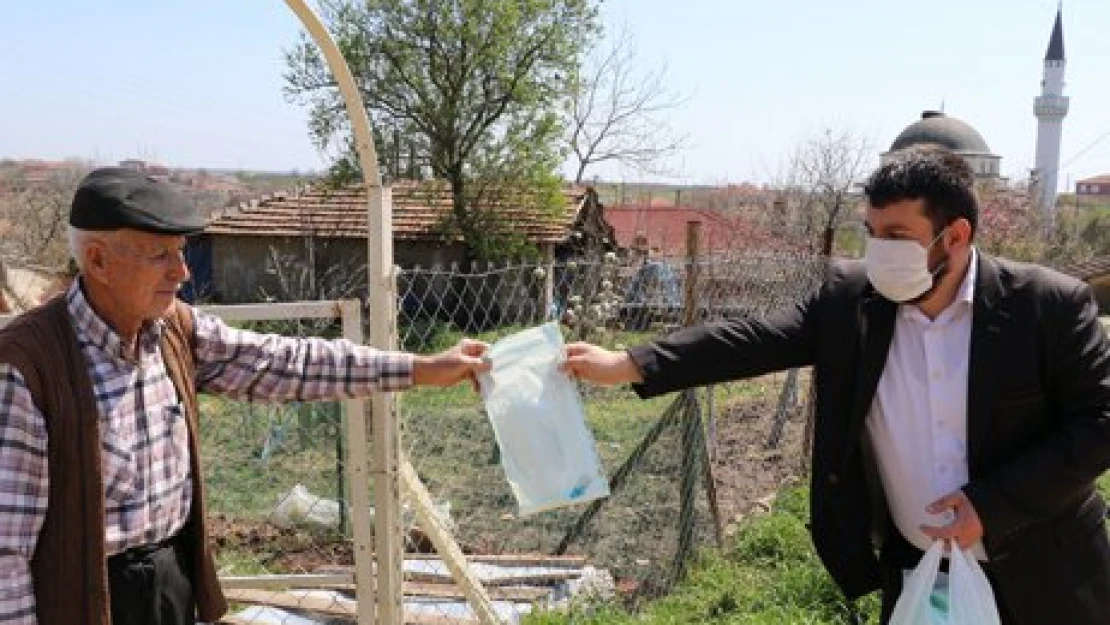 Köylerde maske dağıtıldı