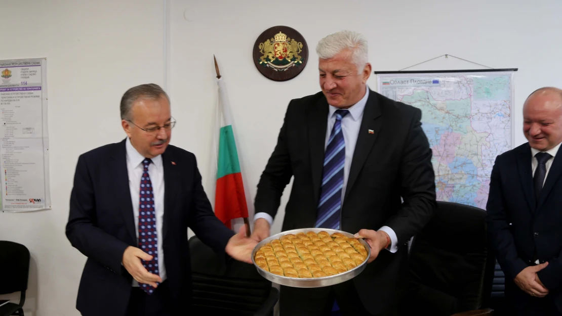 Özdemir'den Başbakana baklava