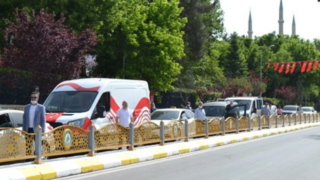 Edirne Atatürk'e selam durdu