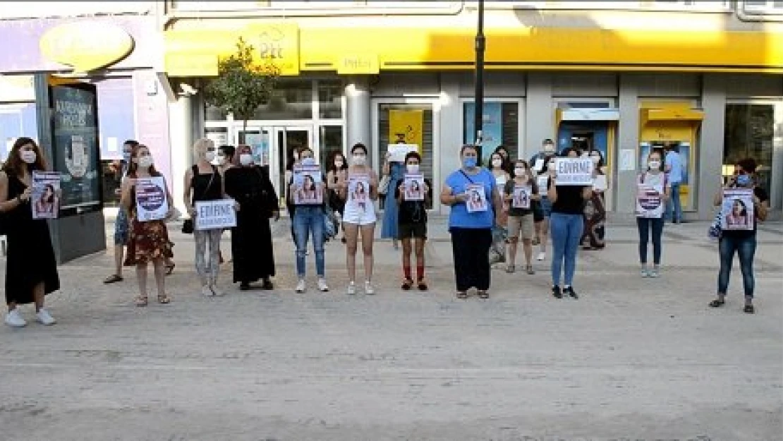 Kadınlar Pınar için sokakta