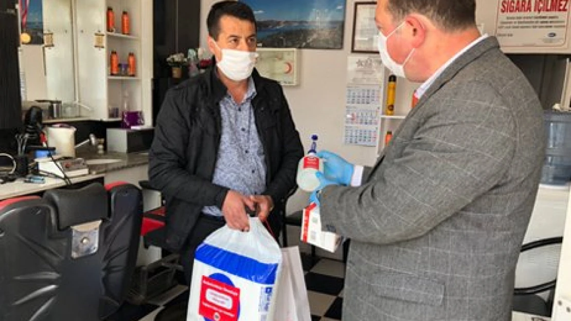 Süloğlu'nda berberlere malzeme yardımı