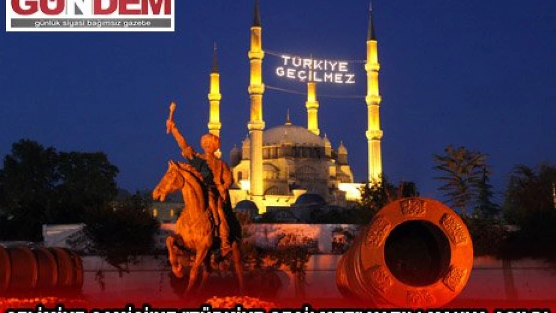 Selimiye Camisi'ne 'Türkiye Geçilmez' yazılı mahya asıldı