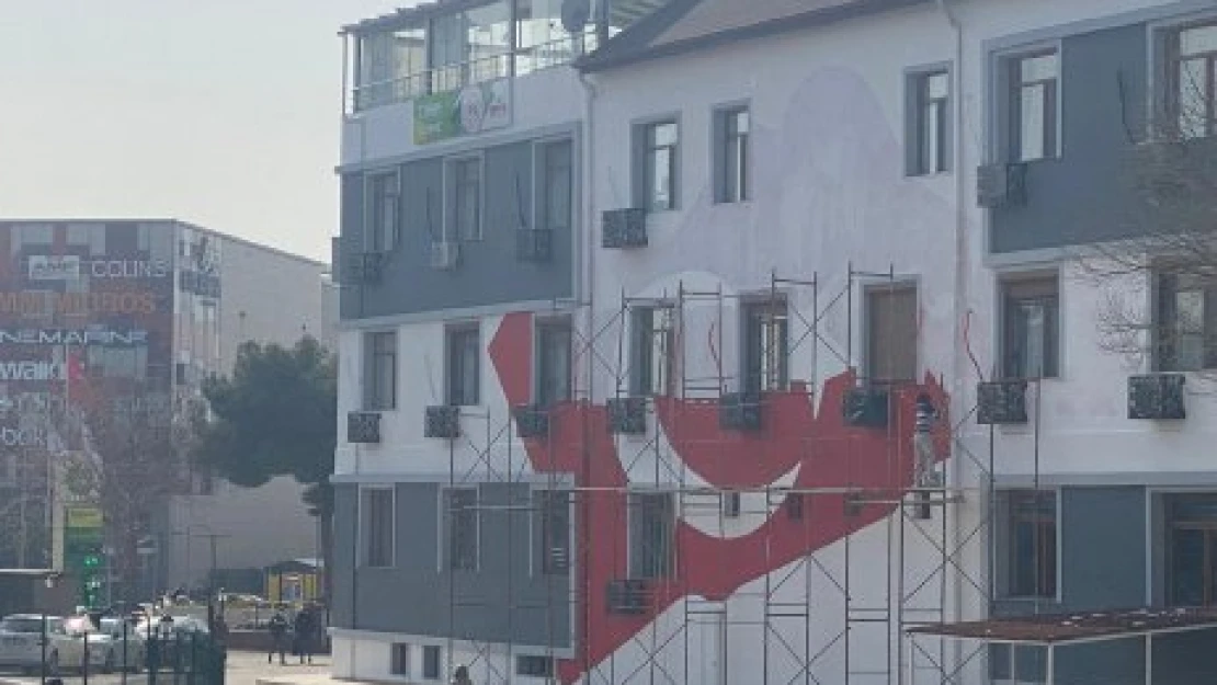 O binadaki Türk Bayrağı silindi